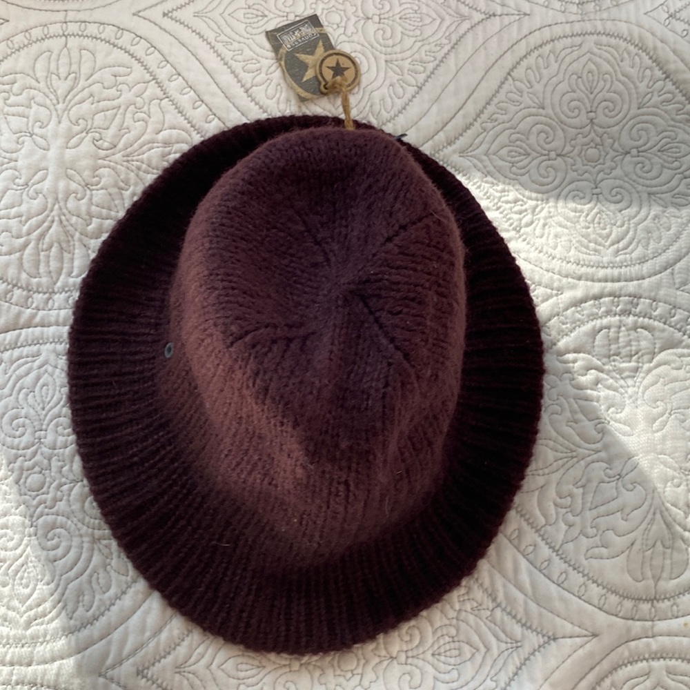 Converse One Star NWT Women’s Knit Hat. Deep Purple. Size OS.